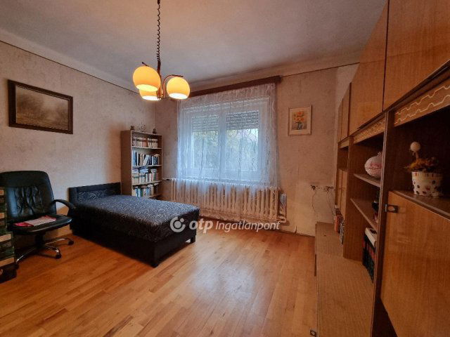 Eladó családi ház, Pápán 42.5 M Ft, 2+1 szobás