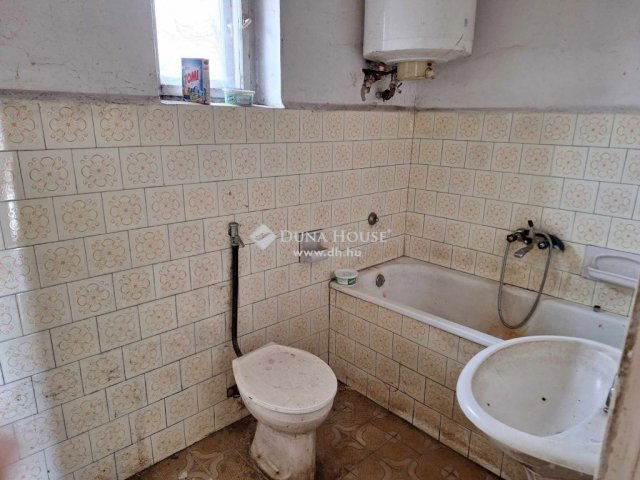 Eladó családi ház, Kiskunlacházán 29.9 M Ft, 3 szobás