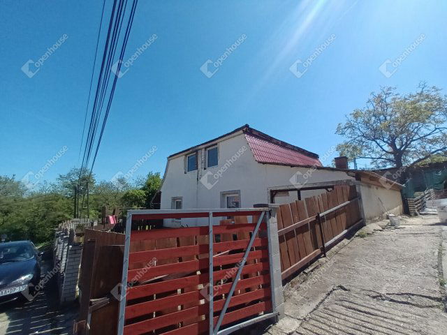 Eladó családi ház, Neszmélyen 53 M Ft, 5 szobás