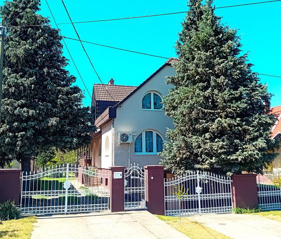 Eladó családi ház, Nyíregyházán 95 M Ft, 5 szobás