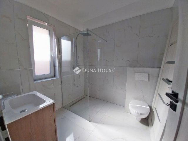 Eladó családi ház, Szegeden 180 M Ft, 1+5 szobás