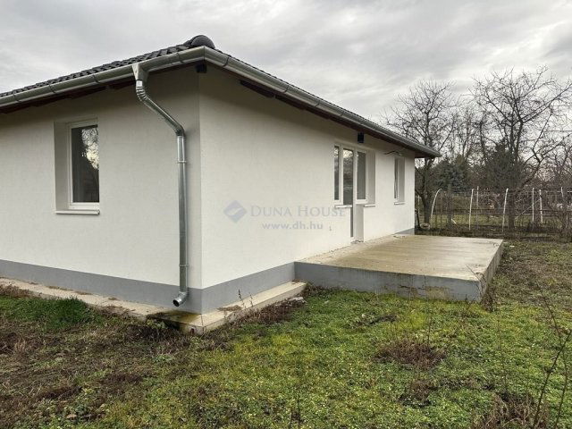 Eladó ikerház, Majosházán 60 M Ft, 3 szobás