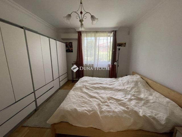 Eladó családi ház, Budapesten, XV. kerületben 200 M Ft, 7 szobás