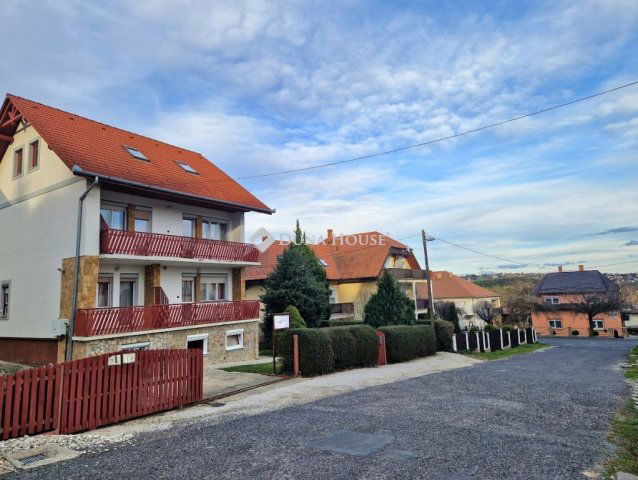 Eladó családi ház, Hévízen 99 M Ft, 6 szobás
