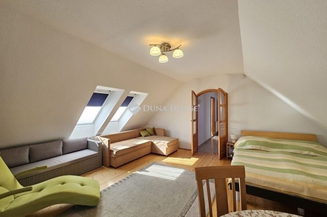 Eladó családi ház, Balatonalmádiban 229 M Ft, 8 szobás