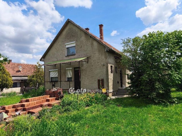 Eladó családi ház, Szeghalmon 15.4 M Ft, 4 szobás