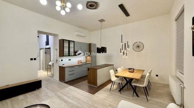 Eladó téglalakás, Budapesten, VI. kerületben 120 M Ft, 3 szobás