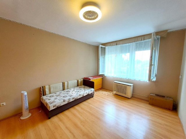 Eladó téglalakás, Nagykőrösön 29.9 M Ft, 1 szobás