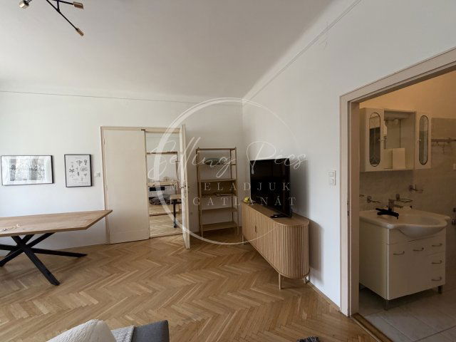 Eladó téglalakás, Pécsett, Szabadság utcában 83.5 M Ft