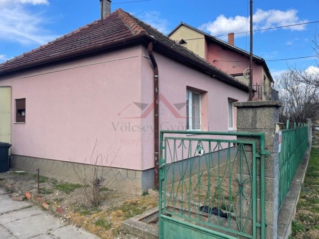 Eladó családi ház, Kónyon 39.9 M Ft, 3 szobás