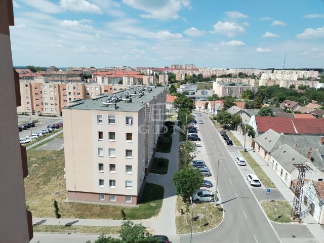 Eladó panellakás, Várpalotán 59.9 M Ft, 1+3 szobás
