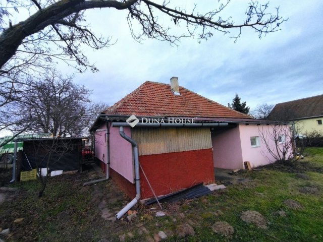 Eladó családi ház, Turán 29.9 M Ft, 2 szobás