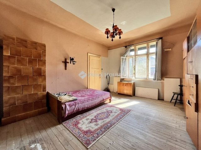 Eladó családi ház, Budapesten, XV. kerületben 32.9 M Ft