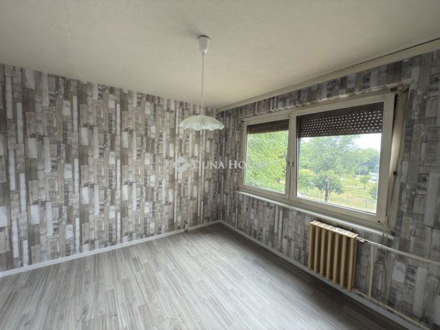 Eladó panellakás, Oroszlányban, Táncsics Mihály úton 24.9 M Ft
