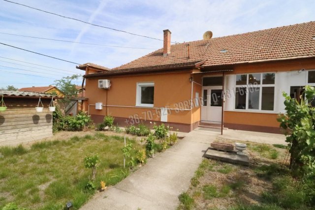 Eladó családi ház, Cegléden 84.9 M Ft, 4 szobás