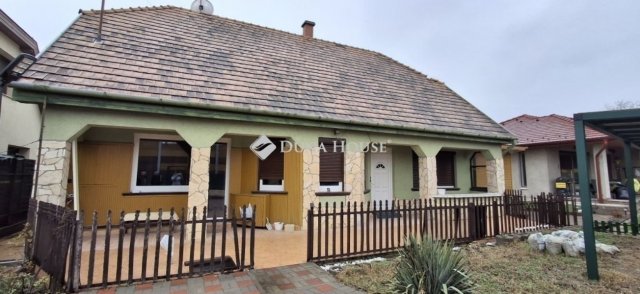 Eladó családi ház, Dunaharasztin 185 M Ft, 7 szobás