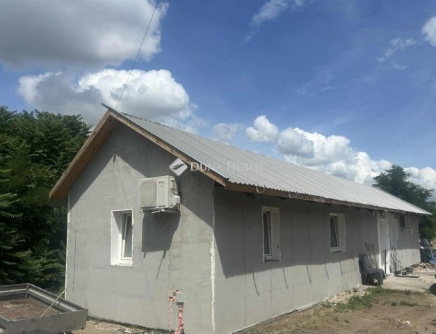 Eladó családi ház, Pilisen 24.199 M Ft, 3 szobás