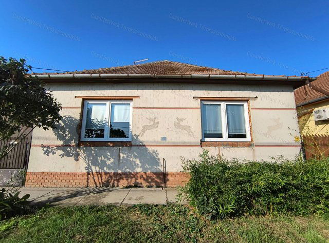 Eladó családi ház, Fegyverneken 24.5 M Ft, 2 szobás
