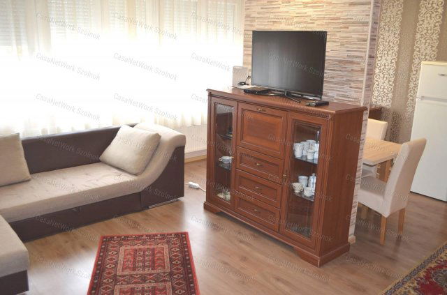 Eladó panellakás, Szolnokon 36.5 M Ft, 2 szobás