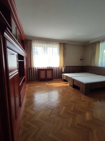 Kiadó családi ház, albérlet, Tatán 300 E Ft / hó, 4 szobás