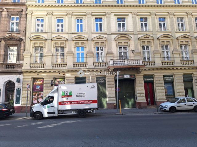 Kiadó üzlethelyiség, Budapesten, VI. kerületben 590 E Ft / hó