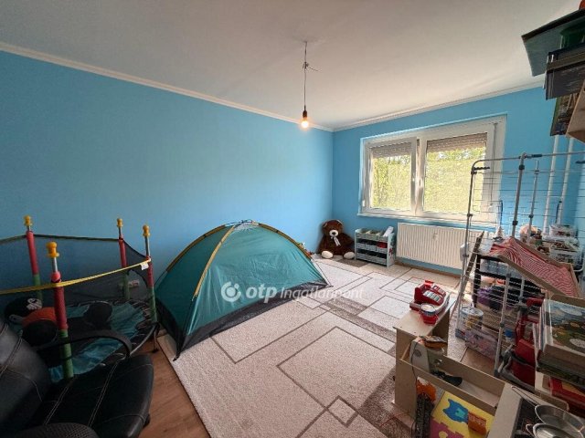 Eladó panellakás, Százhalombattán 69.9 M Ft, 2+1 szobás