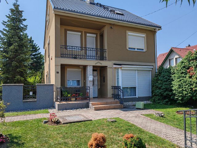 Eladó családi ház, Nyúlon 98 M Ft, 5 szobás