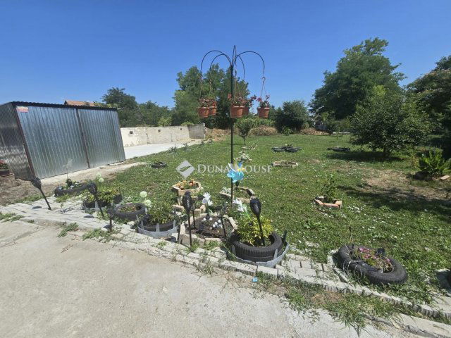 Eladó családi ház, Sárosdon 51.5 M Ft, 5 szobás