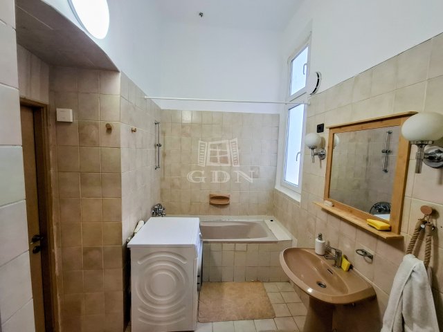 Eladó téglalakás, Budapesten, VI. kerületben 98 M Ft, 2 szobás