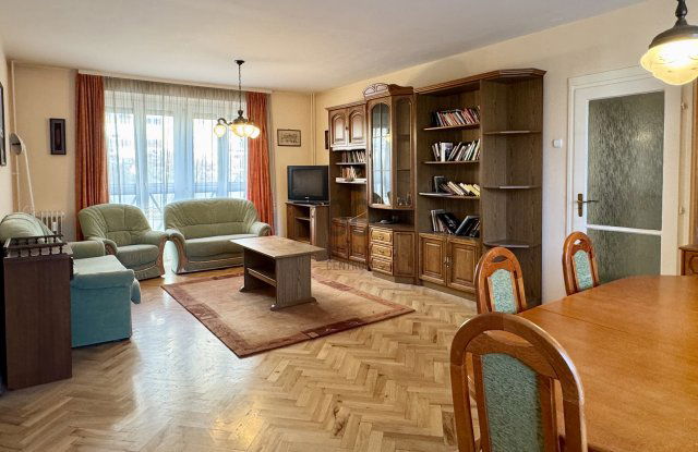 Eladó téglalakás, Szekszárdon 58.5 M Ft, 4 szobás