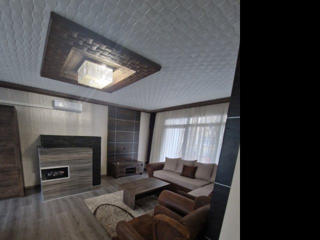 Eladó családi ház, Szegeden 0.8 M Ft, 17 szobás