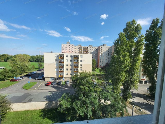 Eladó panellakás, Győrött 47.5 M Ft, 3 szobás