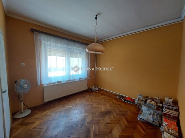 Eladó családi ház, Tolnán 36 M Ft, 4 szobás