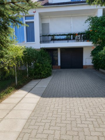 Eladó sorház, Szegeden, Marostői utcában 115 M Ft, 4+1 szobás