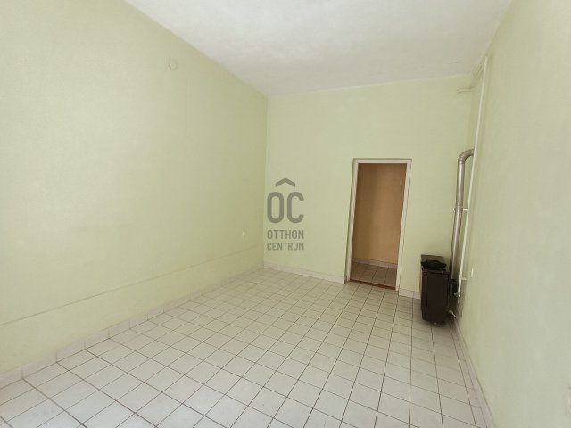 Kiadó téglalakás, albérlet, Pápán 60 E Ft / hó, 2 szobás