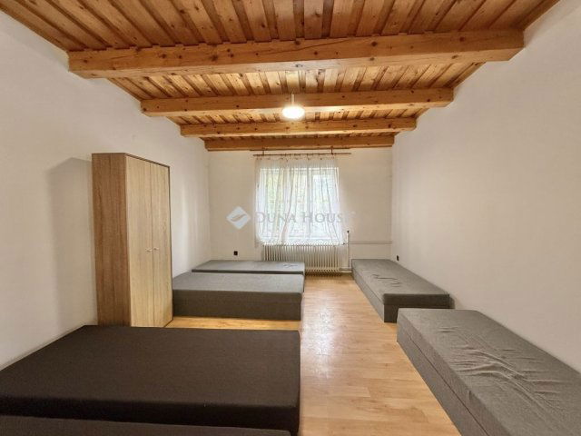 Eladó családi ház, Pakson 59.9 M Ft, 6 szobás
