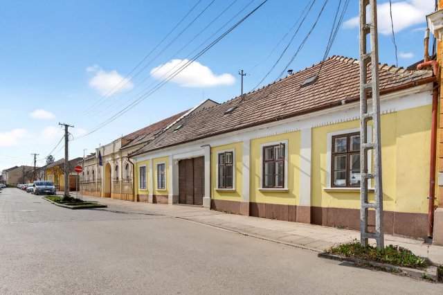 Eladó ikerház, Tatán 57 M Ft, 3 szobás / költözzbe.hu