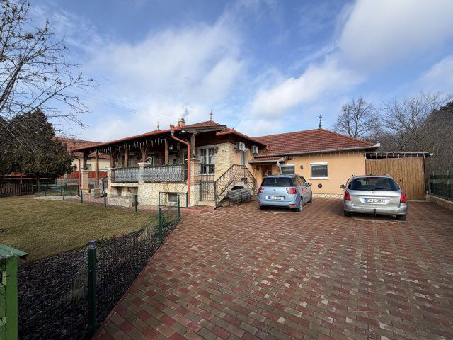 Eladó családi ház, Erdőkertesen, Fő úton 159 M Ft, 3 szobás