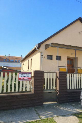 Eladó családi ház, Jászberényben 54.9 M Ft, 3 szobás