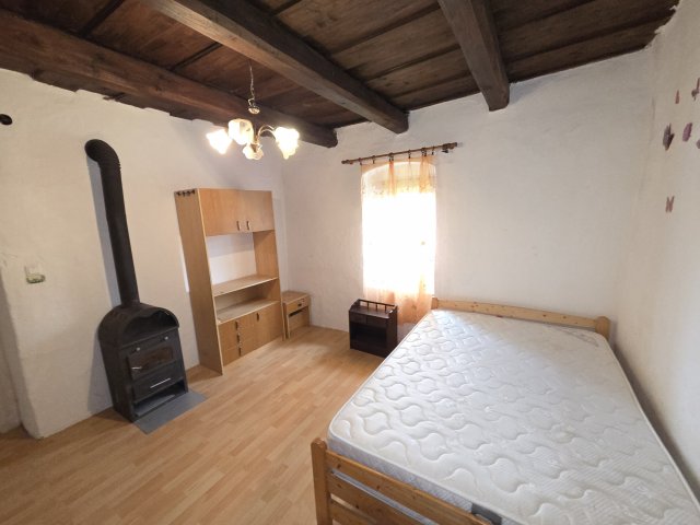 Eladó családi ház, Holládon 25.9 M Ft, 3 szobás