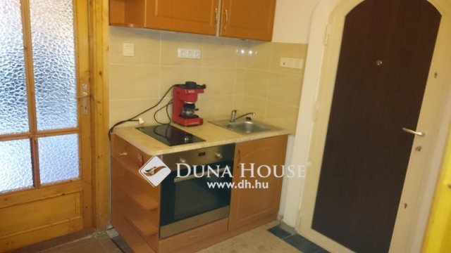 Eladó családi ház, Budapesten, XV. kerületben 198 M Ft, 6 szobás