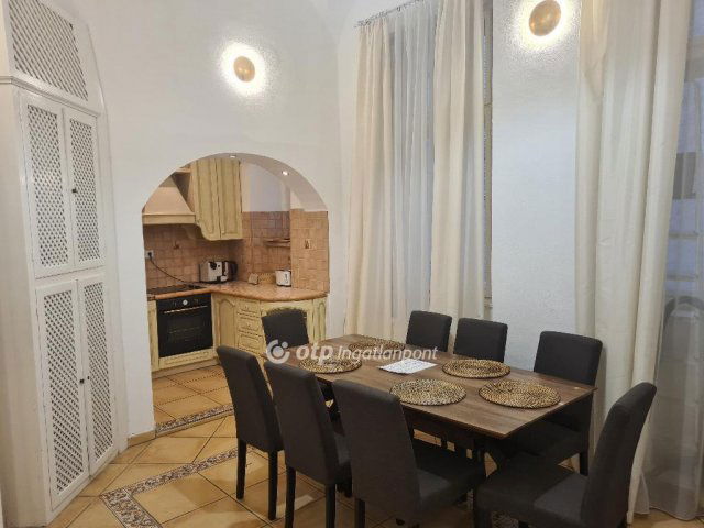 Eladó téglalakás, Budapesten, V. kerületben 109 M Ft, 2 szobás