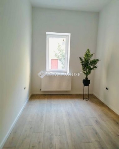 Eladó téglalakás, Pécsett 69.9 M Ft, 3 szobás