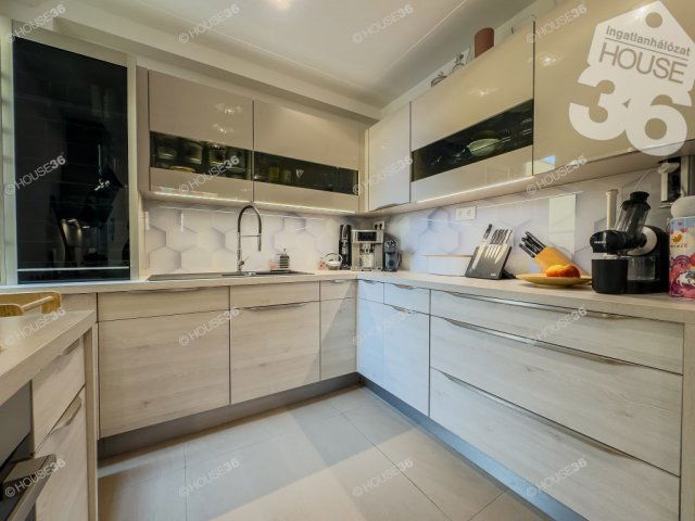 Eladó panellakás, Kecskeméten 66 M Ft, 2 szobás