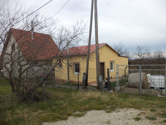 Eladó nyaraló, Várpalotán 24 M Ft, 2 szobás