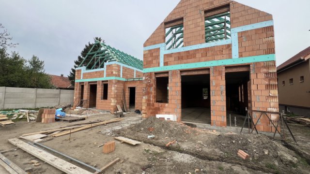 Eladó családi ház, Vecsésen 129.9 M Ft, 5 szobás