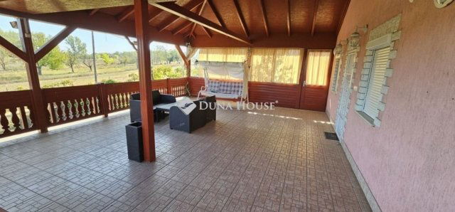 Eladó családi ház, Tápiószecsőn 118.5 M Ft, 2+2 szobás