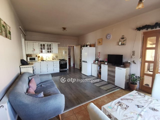 Eladó családi ház, Cegléden 62 M Ft, 2 szobás