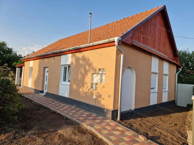 Eladó családi ház, Jászárokszálláson 27.99 M Ft, 2 szobás