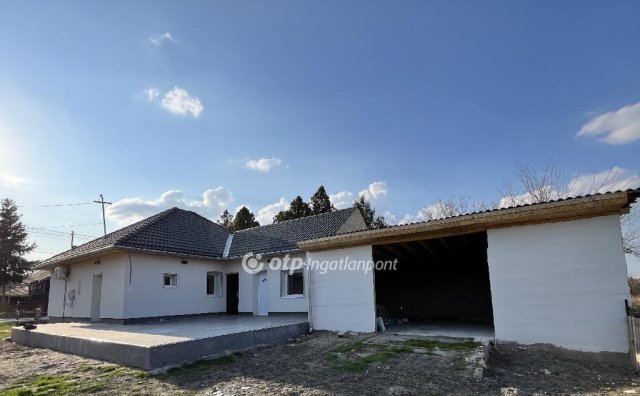 Eladó családi ház, Előszálláson 65 M Ft, 3 szobás